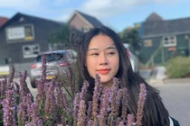 Nhan sắc xinh đẹp vợ kém 18 tuổi, nhiều tài lẻ của ca sĩ Việt Hoàn