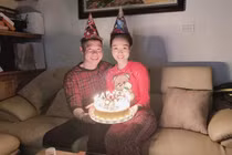 Bạn gái xinh đẹp kém 15 tuổi hạnh phúc đón sinh nhật bên Công Lý