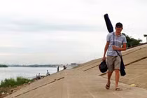 Hoài Linh đi dép tông, Cát Phượng gọi là nghệ sĩ lớn