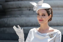 Angelina Jolie tái xuất sang chảnh sau ồn ào với chồng cũ 