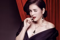 Lý Nhã Kỳ khiêu khích với đầm xẻ ngực
