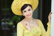 Bóc mẽ nữ đại gia phố núi đánh đu showbiz