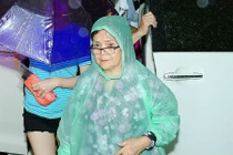 Mẹ Đàm Vĩnh Hưng lặng lẽ đến xem con biểu diễn