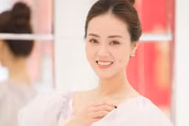 Vợ NSND Công Lý khoe ảnh xinh tươi kèm triết lý về cuộc sống