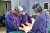 Người đàn ông bị áp xe túi tinh, bệnh hiếm gặp trên thế giới