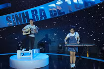 Nguyên Khang tậu đàn 1.000 USD thi chung kết Sinh ra để tỏa sáng