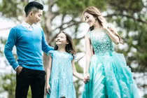 Khánh Thi xinh như thiên thần bên học trò cưng 