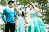 Khánh Thi xinh như thiên thần bên học trò cưng 