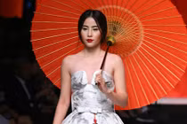 Nam Em hóa cô gái Nhật trong đêm bế mạc Tuần lễ Thời trang