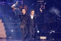 Đàm Vĩnh Hưng từng là fan, hát lót cho Tuấn Hưng