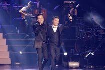 Đàm Vĩnh Hưng từng là fan, hát lót cho Tuấn Hưng