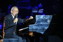 Nhạc sĩ Nguyễn Ánh 9 tạ ơn vợ trong liveshow "Kỷ niệm"