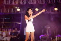 Văn Mai Hương quẩy hết mình trong đêm nhạc, khen Tempest dễ thương