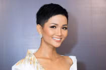 Bị chê vì gầy tong teo, cắt tóc quá ngắn, H'Hen Niê nói gì?