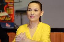 Phi Nhung tái hiện Cô dâu 8 tuổi trong liveshow để đời