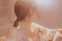 Lý Nhã Kỳ lả lơi vai trần gợi cảm gây bất ngờ