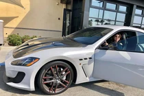 Thanh Thảo bầu bí vẫn lái xe triệu đô khiến dân mạng "lác mắt"