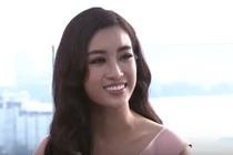 Đỗ Mỹ Linh nói tiếng Anh như gió, được giám khảo xếp hạng 1