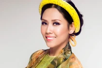 Nguyễn Thị Loan rạng ngời với áo tứ thân tại Miss World