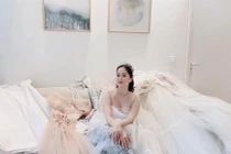 Khánh Thi - Phan Hiển mang 40kg váy cưới sang Pháp bị chê phí phạm