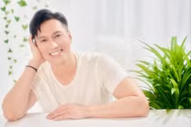 Hết cởi trần khoe cơ bắp, Việt Anh đăng ảnh chàng thơ 