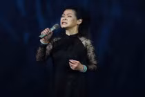 Khánh Ly bị đòi tiền bản quyền trước lúc diễn