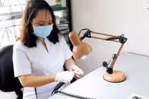 Những người tạo tác “cửa sổ tâm hồn”