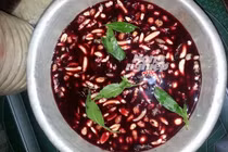 Kỳ lạ tiết canh... ong