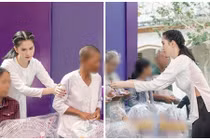 Ngọc Trinh nổi bật dù mặc giản dị về quê nhà làm từ thiện