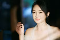 Sắc vóc Châu Tấn ở tuổi 50