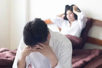 Chồng ốm nặng, tôi suy sụp khi biết lai lịch người đến thăm