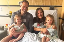 Không kịp đến bệnh viện, mẹ bầu vượt cạn ở bãi đỗ xe