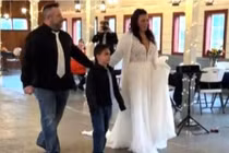 Cô dâu chú rể hoang mang khi mời 100 người, chỉ 5 khách dự