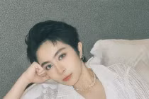 Thói quen trước khi ăn sáng giúp Gil Lê có làn da mịn màng