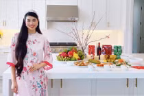 Hoa hậu Phạm Hương xinh đẹp khi diện áo dài đón Tết 