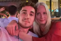 Chàng trai 19 tuổi phải lòng mẹ đơn thân hơn anh 16 tuổi