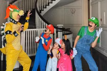 Vợ chồng Tăng Thanh Hà và ba con hóa trang đón Halloween