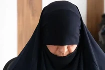 Hôn nhân địa ngục của vợ trùm khủng bố khét tiếng