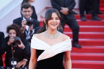 Selena Gomez nổi bật nhất thảm đỏ Cannes 2024 ngày thứ 5