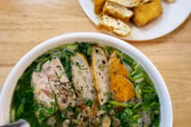 Lạ miệng món bún hến kết hợp vị chát, cay, ngon thơm