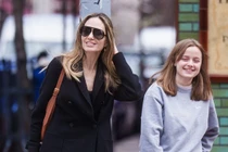 Bất ngờ dung mạo con gái út của Angelina Jolie và Brad Pitt 