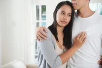 Mở két đầy tiền vàng bên trong, tôi thấy mình đang phạm sai lầm