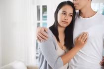 Mở két đầy tiền vàng bên trong, tôi thấy mình đang phạm sai lầm