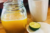 10 lợi ích sức khỏe của việc uống nước chanh khi nắng nóng