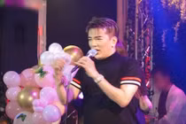 Đàm Vĩnh Hưng hát trong sinh nhật cháu ở Mỹ