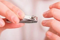 Thấy con gái quá xinh, chồng giấu vợ làm xét nghiệm ADN