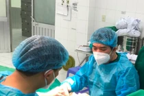 Nhiều quý ông trùng tu nhan sắc, nâng ngực, độn mông