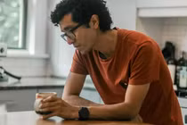 Em bán đất vườn, anh trai đưa mẹ đến đòi 200 triệu dưỡng già