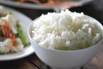 Ăn nhiều cơm có gây béo bụng không?