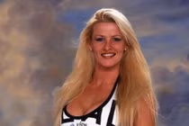 Sao nữ truyền hình gây bất ngờ với hình thể cơ bắp cuồn cuộn tuổi 53